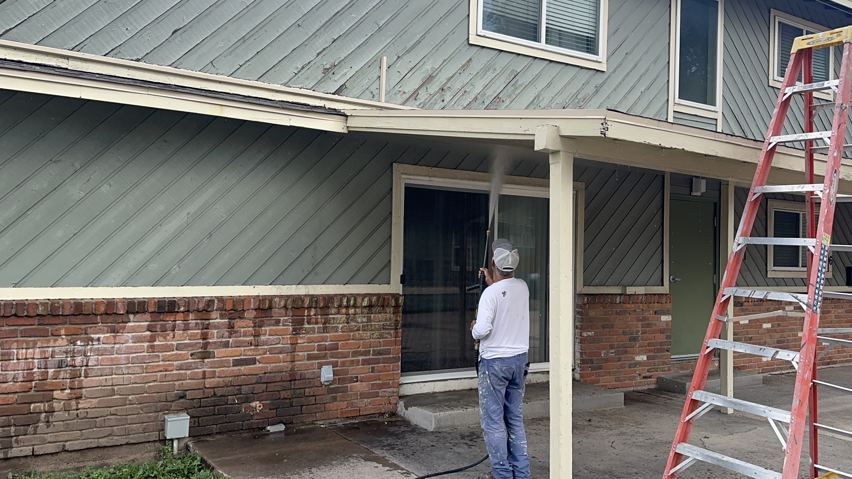 Precision Spray Work - Detail-Oriented Service